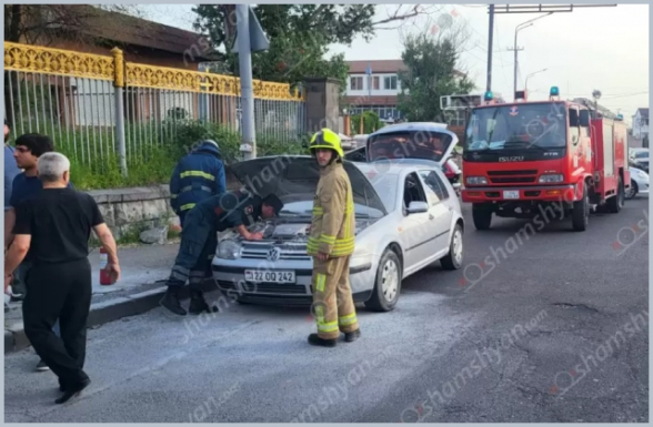 Թբիլիսյան խճուղում կայանված Volkswagen-ում հրդեհ է բռնկվել